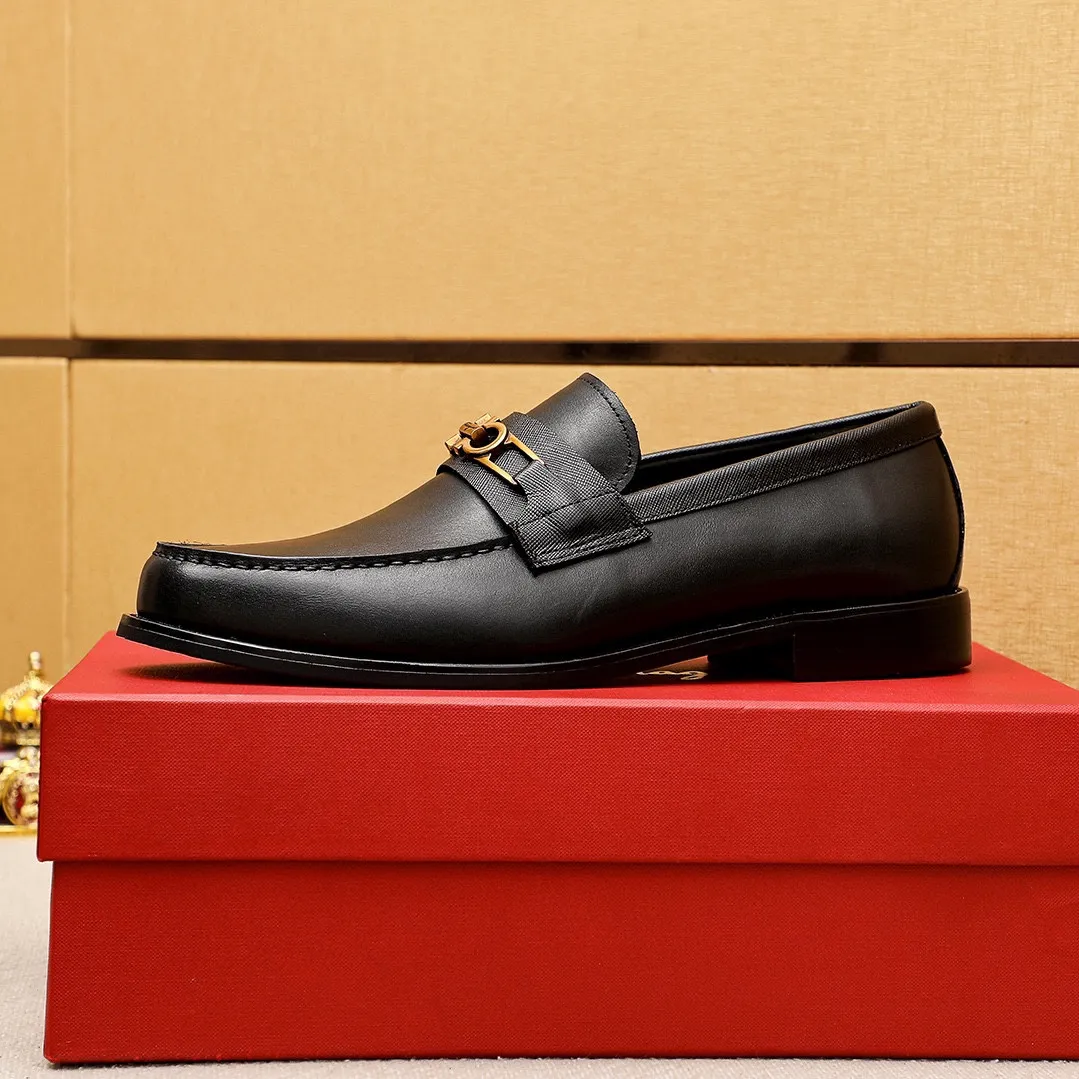 Men's shoes 💰480💐 Product trademark: Ferragamo "Ferragamo" casual leather shoes Regular size: 38-44 (45.46🉑️customized) Product materials: Selected imported first-layer calfskin upper + luxury hardware buckle, imported water-dyed cowhide leather lining. Strong three-dimensional visual effect, original outsole color: 1⃣️color optional